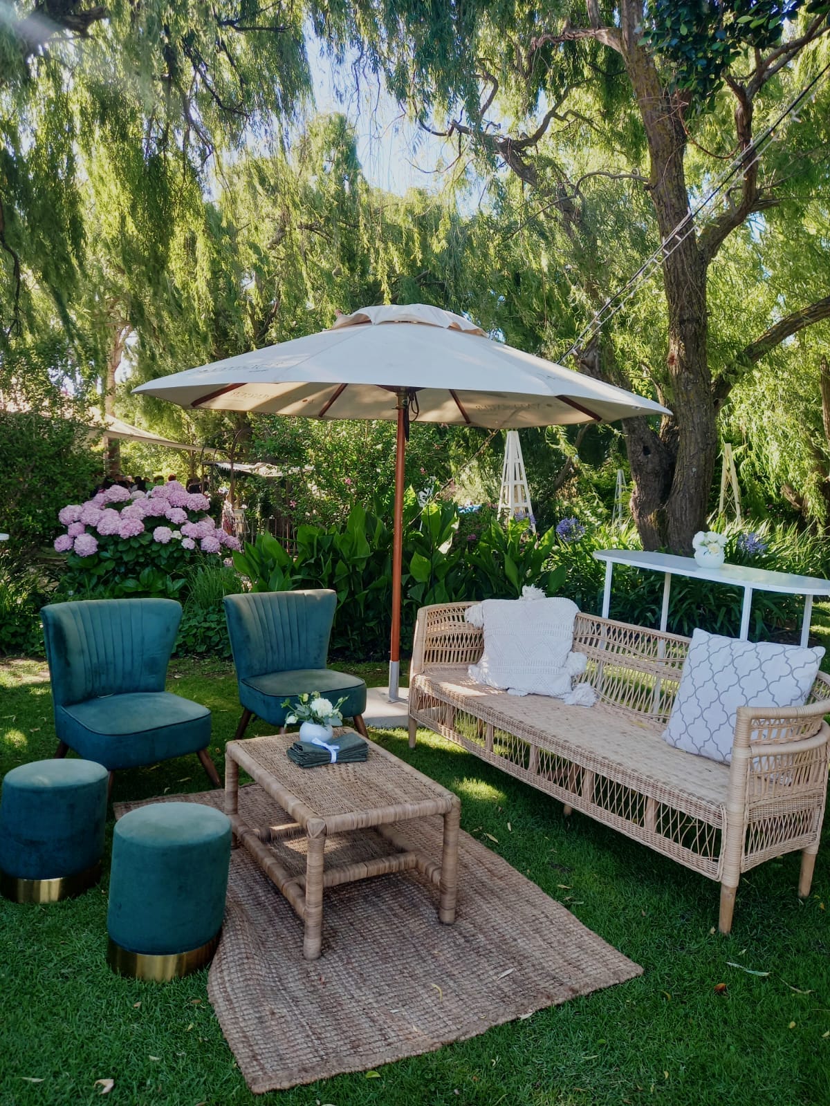Indoor and outdoor reception areas at Zonnevanger