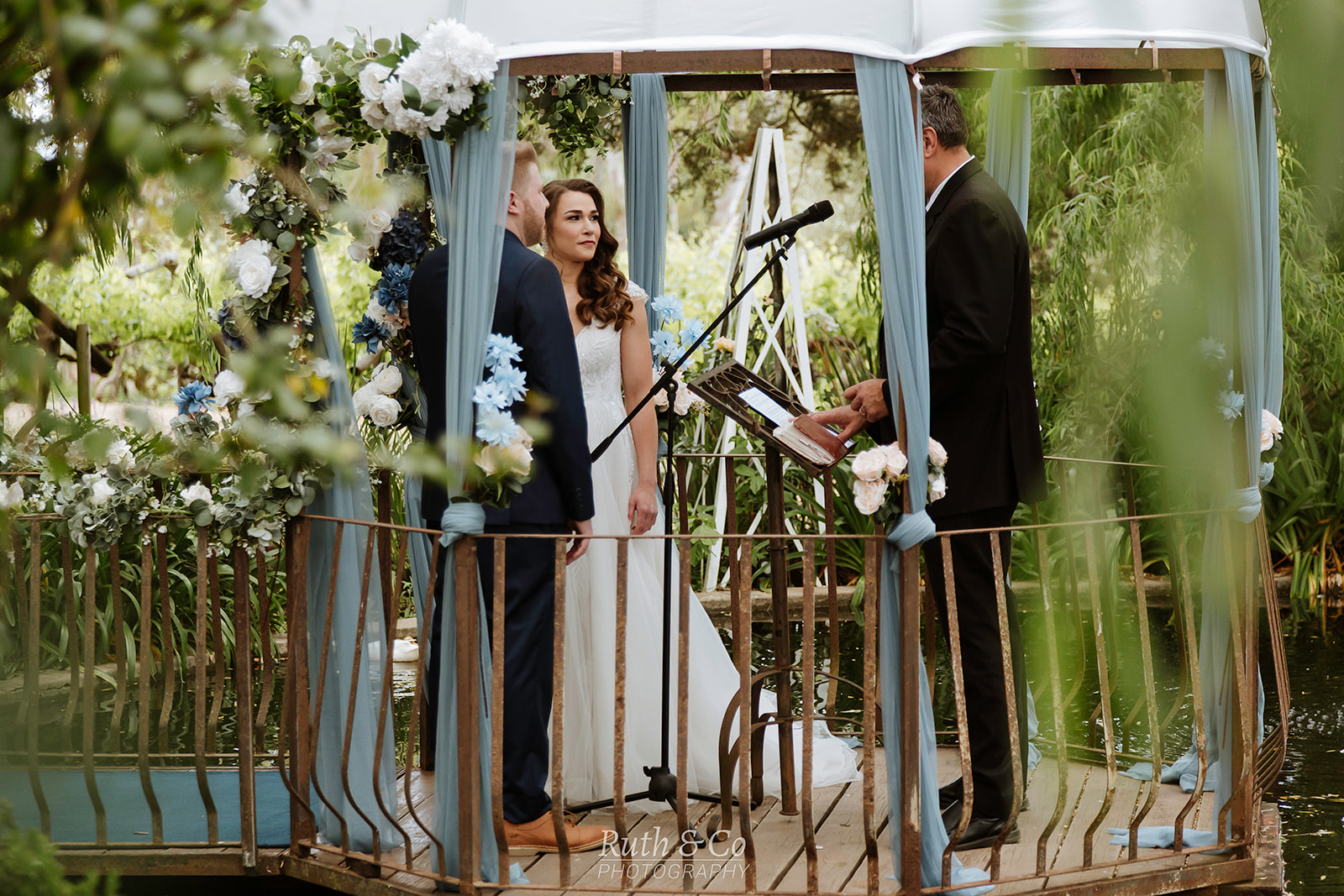 Romantic gazebo on the pond and covered outdoor ceremony area at Zonnevanger